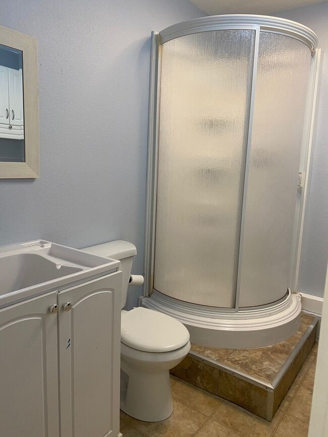 Building Photo - 4bd/1.75ba Carnation House