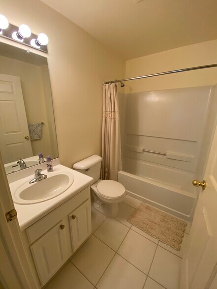 Building Photo - 1075 Alameda Blvd