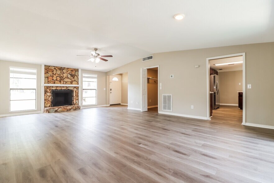 Building Photo - 1508 Albemarle Ct