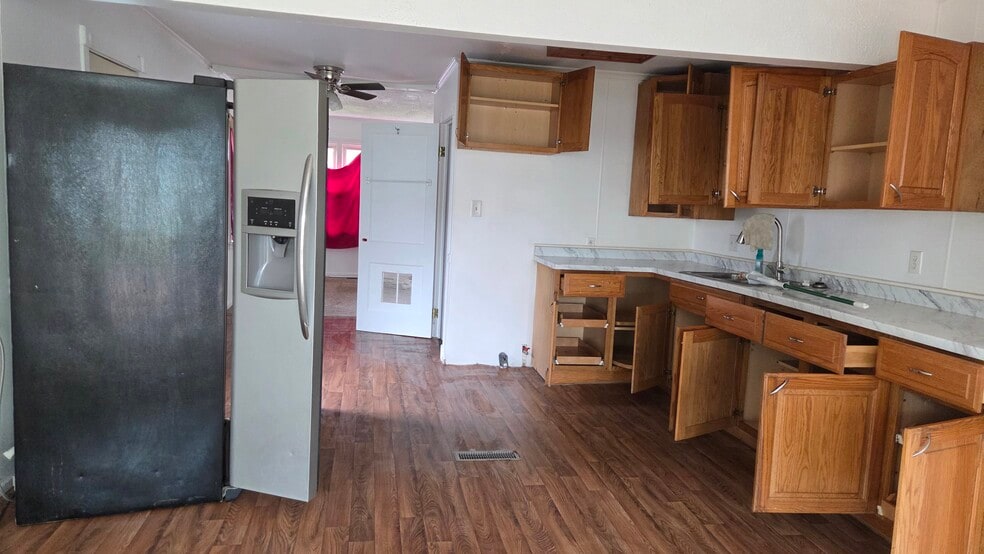 Building Photo - 5843 Shimer Ave