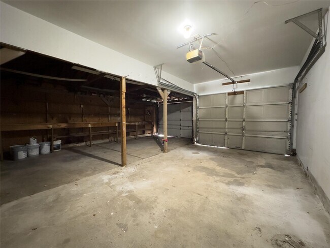 Building Photo - 119 Marshall St