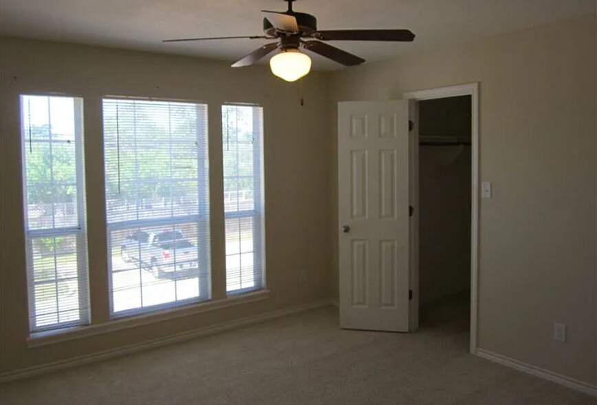 Building Photo - 1218 Welsh Ave