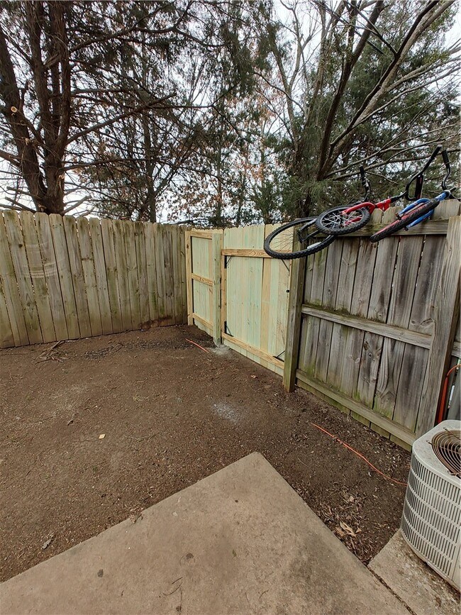 Building Photo - 9 W Rainsong St