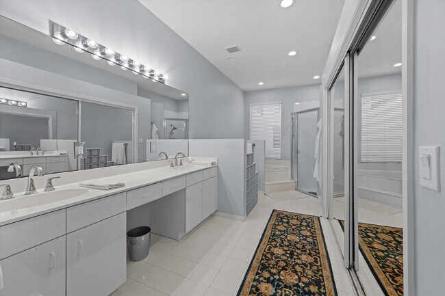 Building Photo - 2104 Country Golf Dr