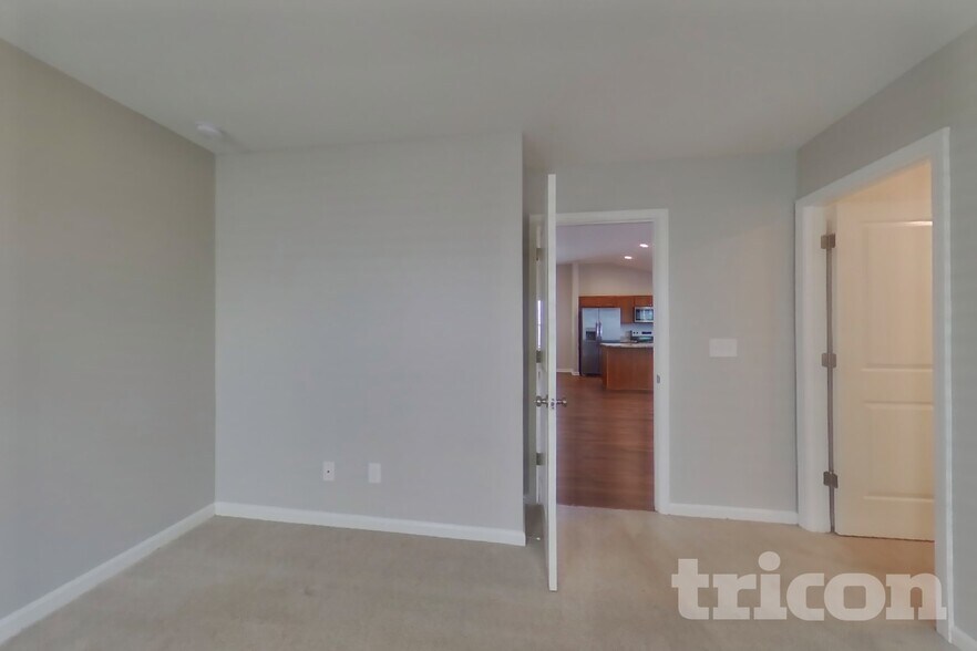 Building Photo - 711 Tallaran Rd