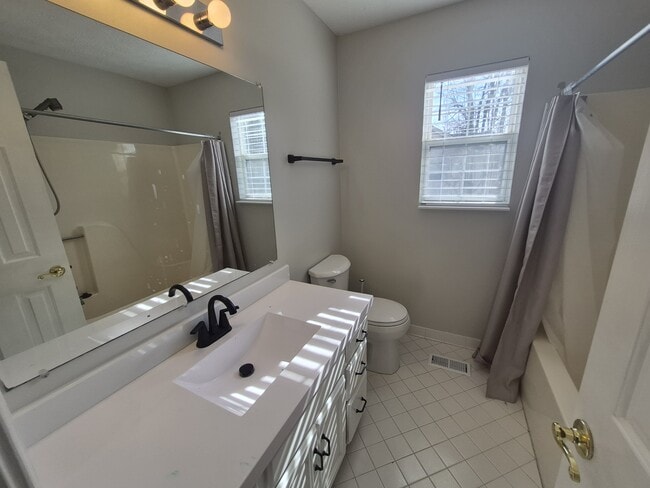 Building Photo - 307 Chiswick Ct