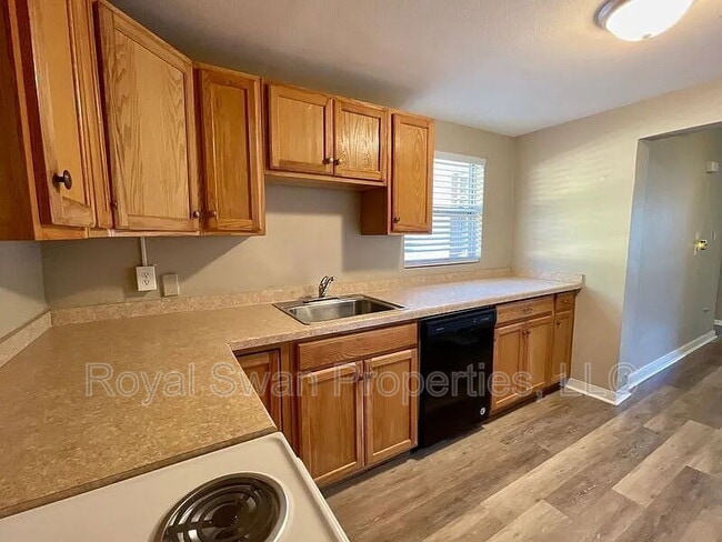 Building Photo - 114 Azalea St