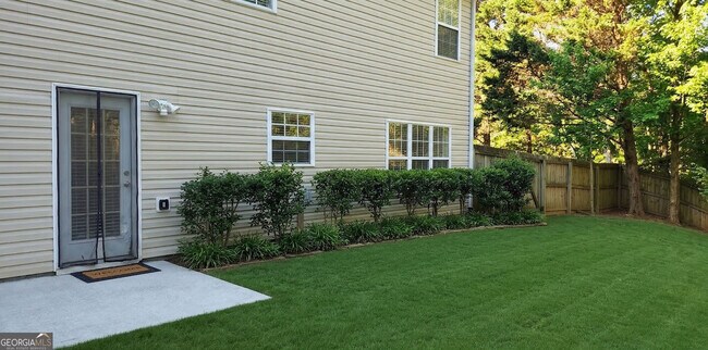 Building Photo - 838 Pond View Ct