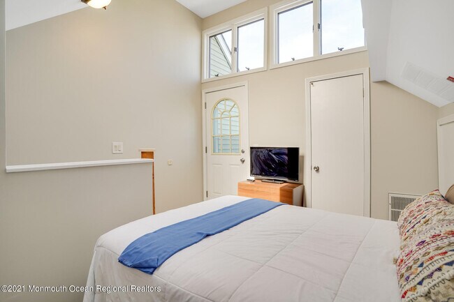 Building Photo - 231 Sumner Ave