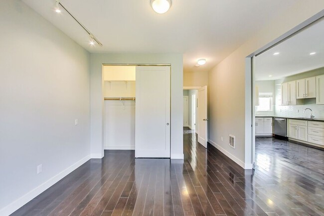 Building Photo - Modern 2bd/2ba in Prime Noe Valley Locatio...