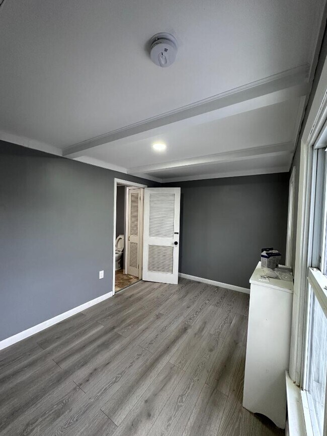 Building Photo - 81 Ashley St