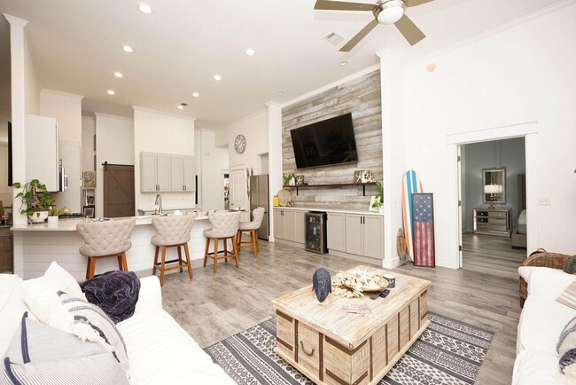 Building Photo - 83 Azure Pl