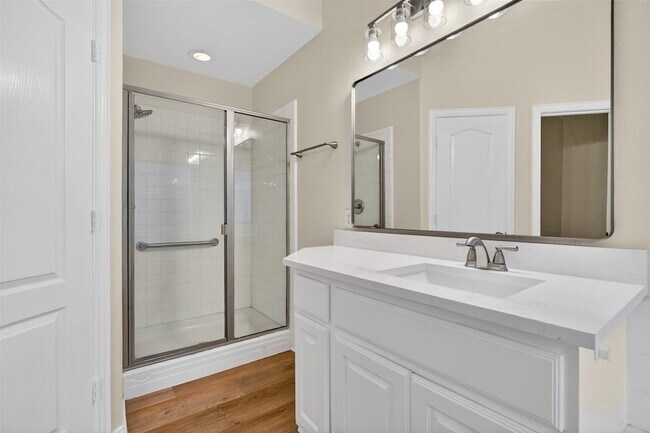 Building Photo - 6864 Bushnell Dr