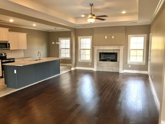 Building Photo - 5 Bedroom 3 Bath Home Availalbe In Oakland