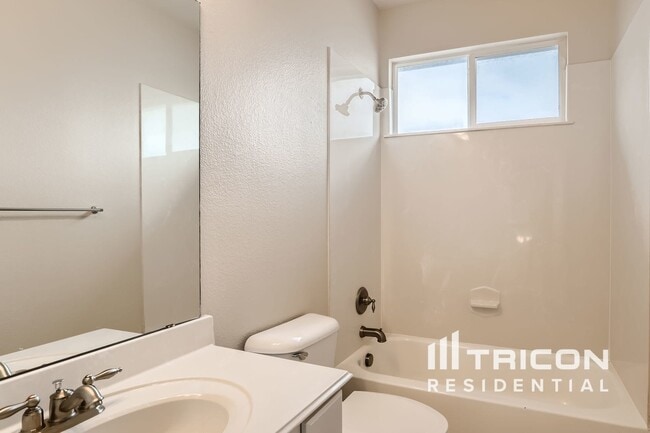 Building Photo - 15904 Alvarado Dr