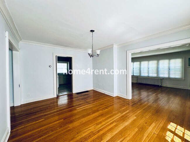 Building Photo - First Level Condo, Just Off the Plaza with...