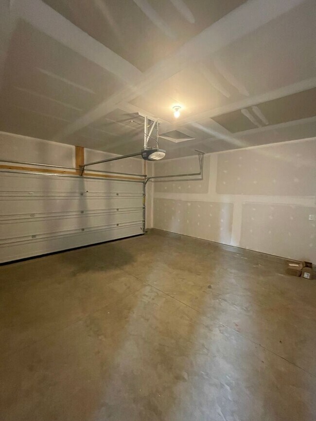 Building Photo - Beautiful New Ranch Home in Powell Availab...