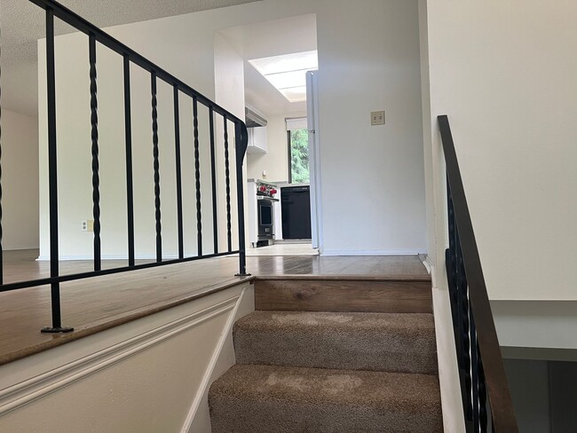 Building Photo - 4Bd/1.75Ba Redmond House