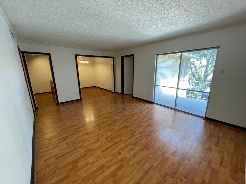 Building Photo - 5808 Sandhurst Ln