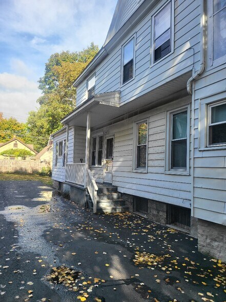 Building Photo - 46 Brighton St