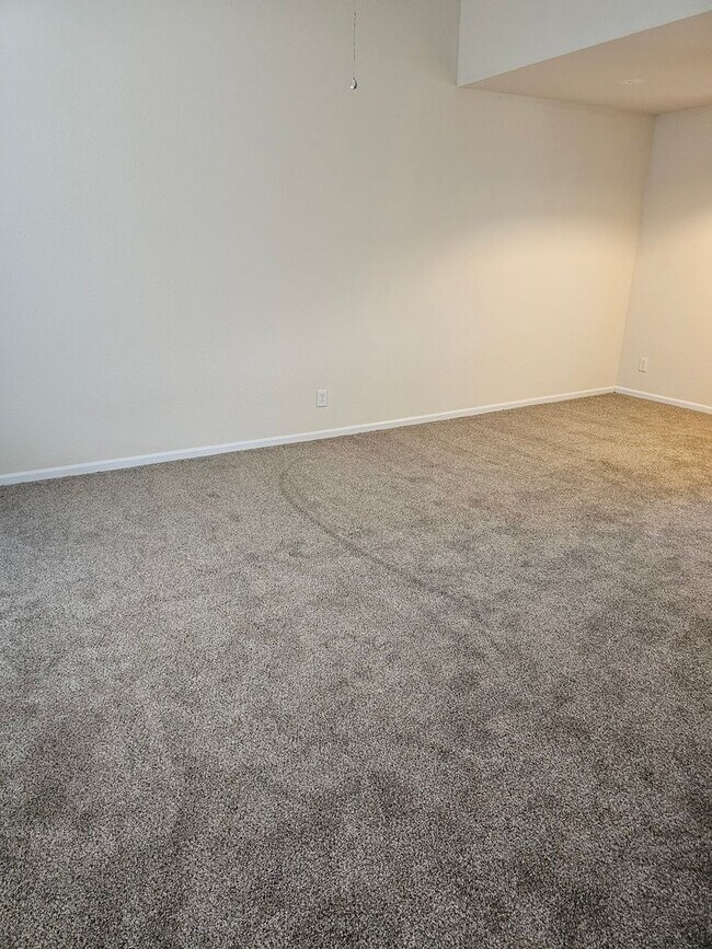 Building Photo - 4409-11 Derby Ridge Dr