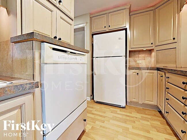 Building Photo - 28W608 Bolles Ave