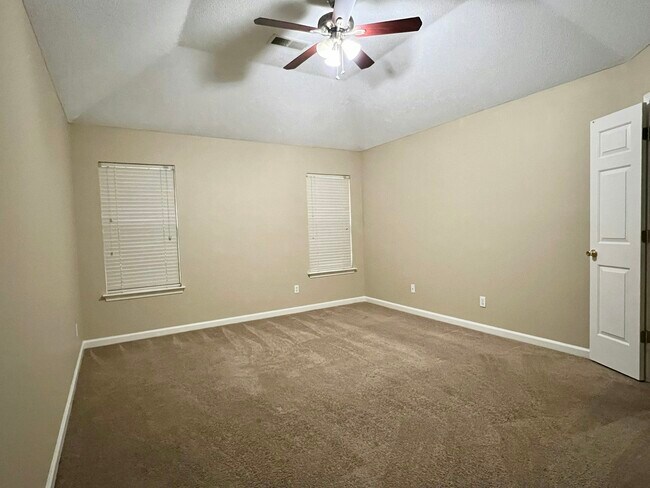 Building Photo - 951 Scofield Dr