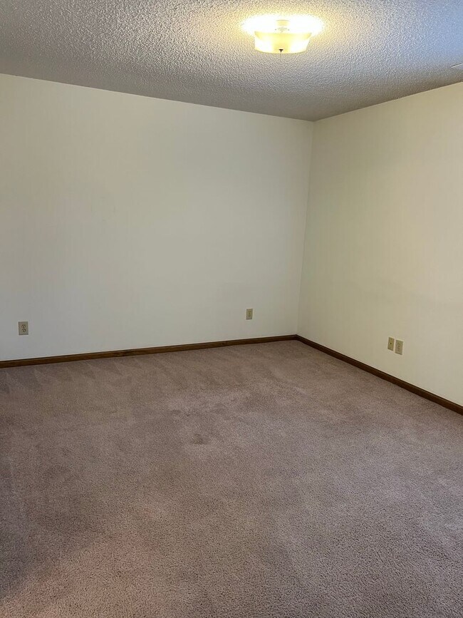 Building Photo - 120 Double Eagle Dr