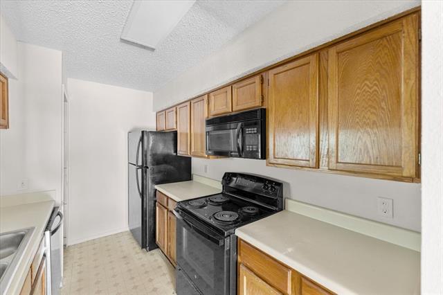 Building Photo - 9621 Walnut St