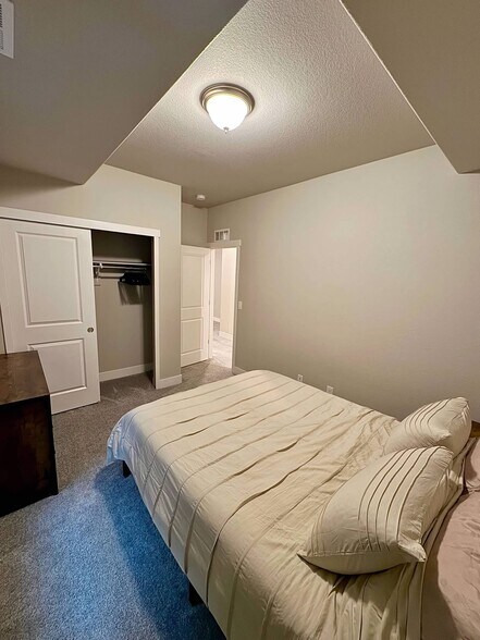 Private Bedroom/closet - 7718 Sun Shimmer Vw
