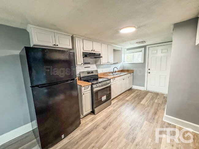 Building Photo - 600 Howell St