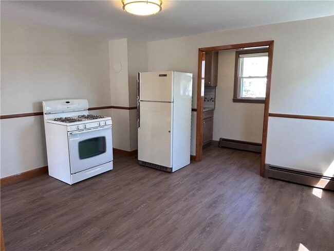 Building Photo - 9 Custer Ave