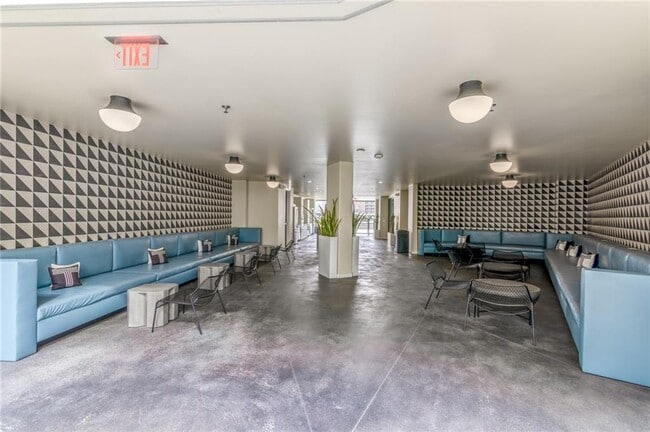 Building Photo - 800 Embassy Dr