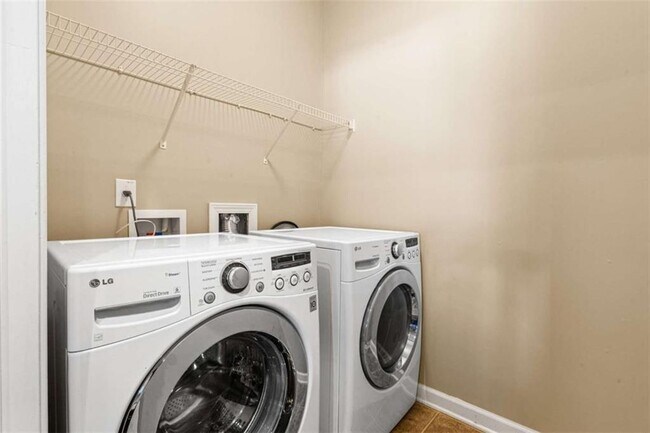 Building Photo - 3378 Vintage Cir SE