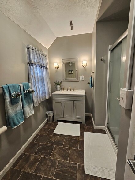 Building Photo - 115 W 5th Ave