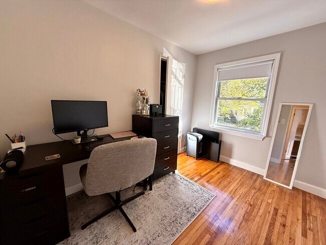 Building Photo - 31 York Ave