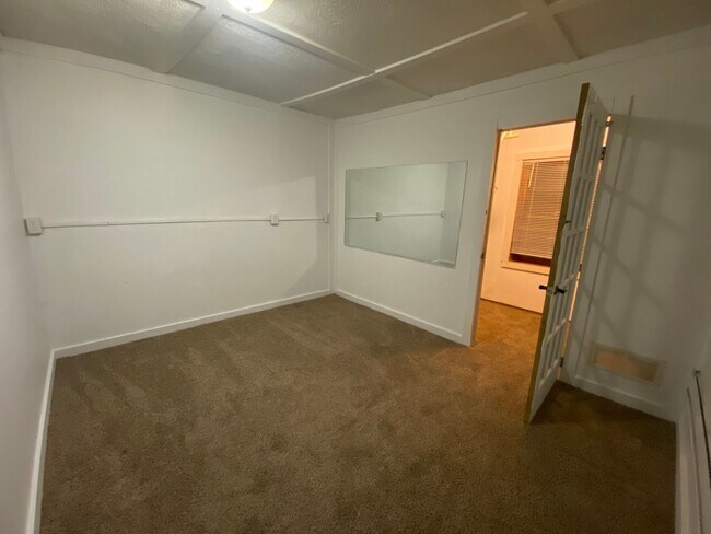 Building Photo - 2 Bedroom House Near Mills Pool