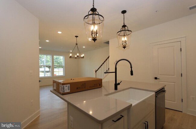 Building Photo - 117 E Cromwell St