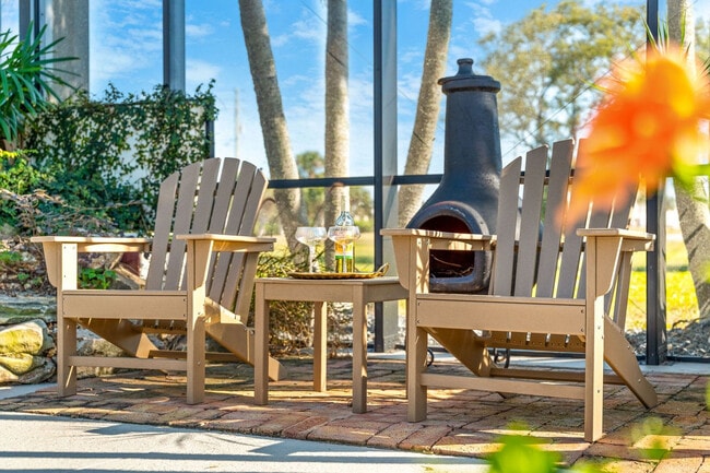 Building Photo - 12 Fairway Dr