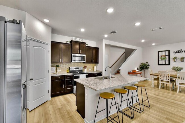 Building Photo - 632 Friar Tuck Dr
