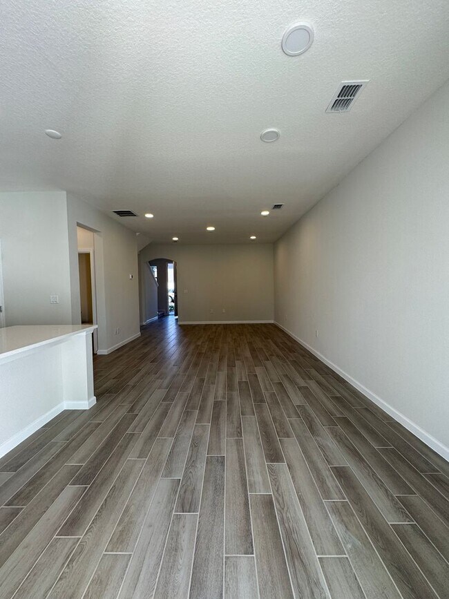 Building Photo - GATED 3 BEDROOM, 2.5 BATHROOM IN OVIEDO