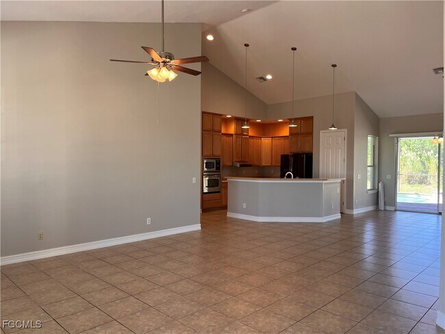 Building Photo - 1521 SW 22nd Pl