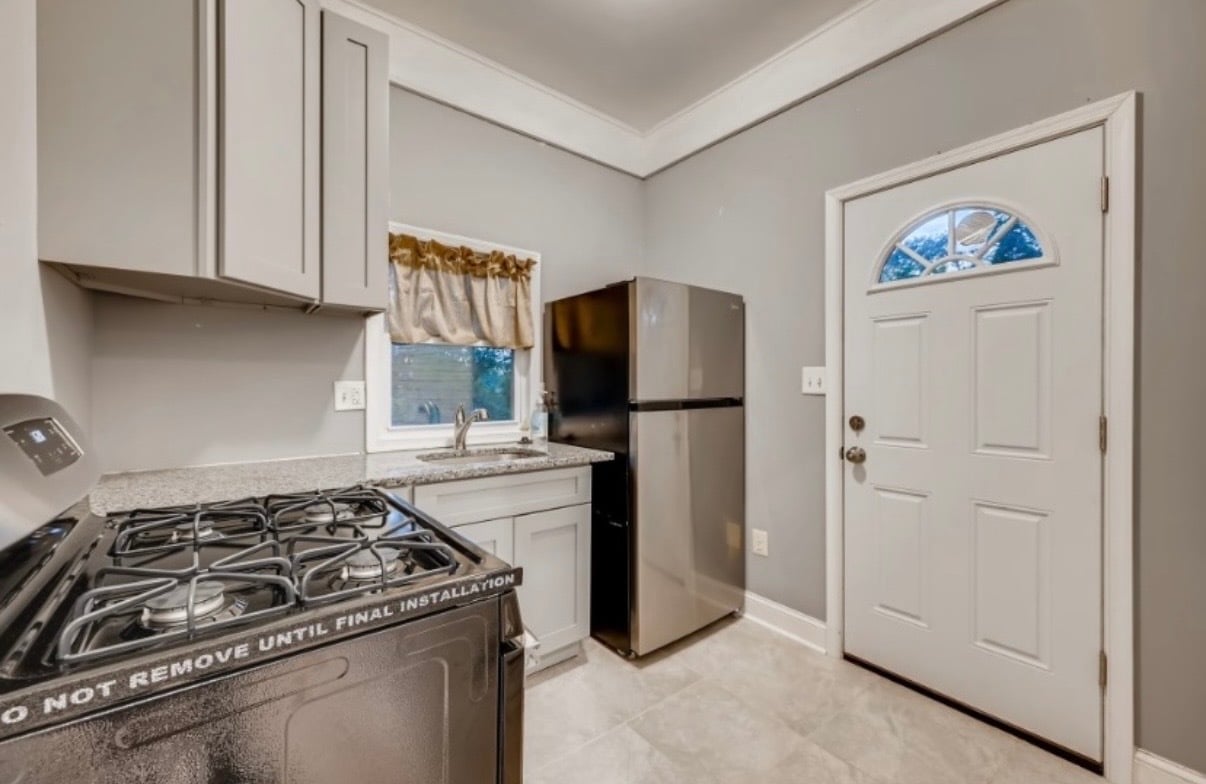 Kitchen - 2814 Montebello Ter