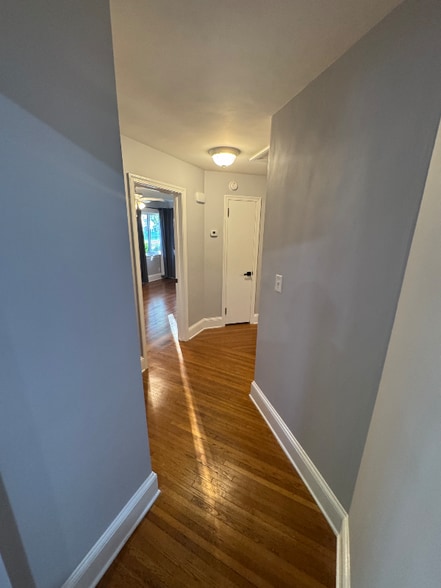 Building Photo - 701 Ashmore Dr