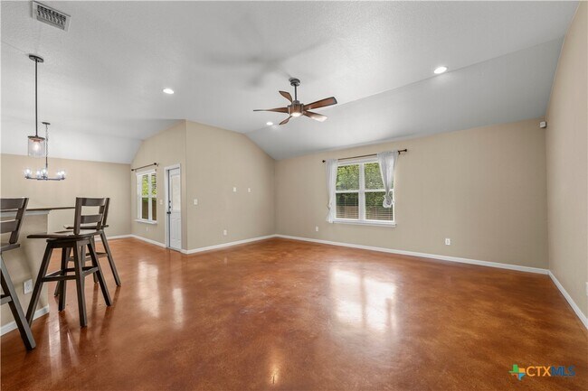 Building Photo - 314 Pointer St