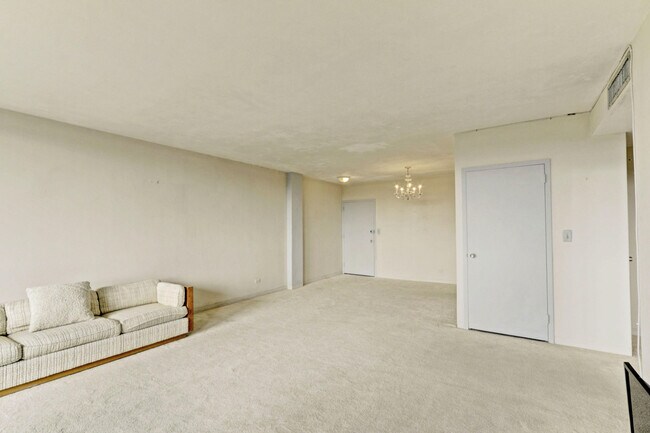 Building Photo - 2800 N Flagler Dr