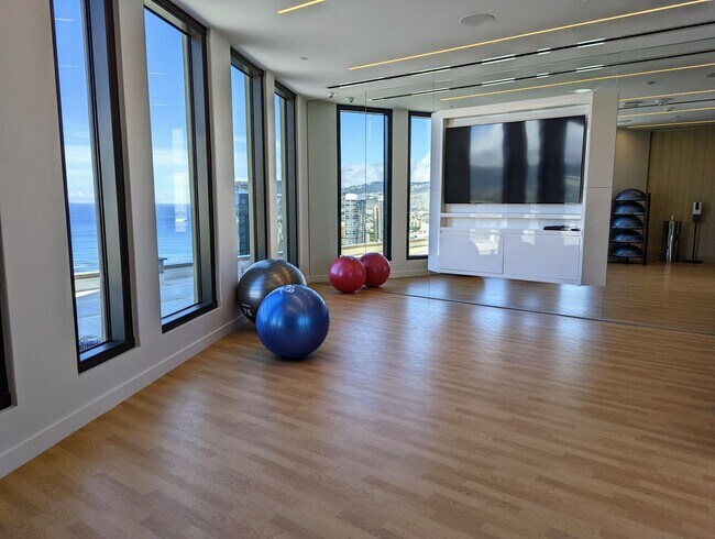 Building Photo - New Fully Furnished High Floor luxurious S...