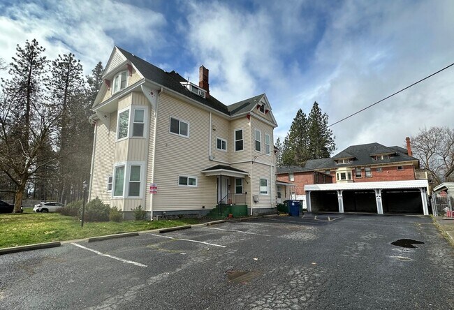 Building Photo - L986