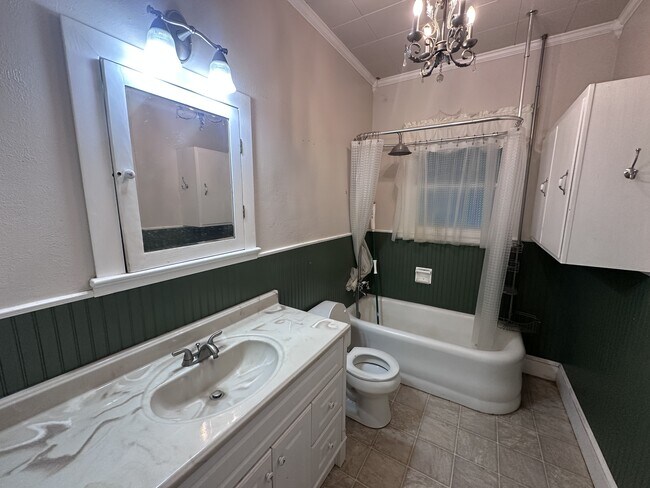 Building Photo - 215 N Washington St