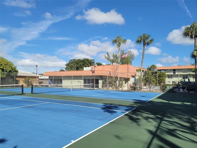 Building Photo - 805 W Oakland Park Blvd